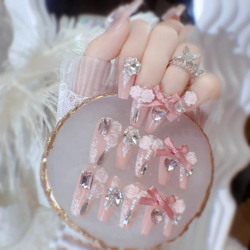 MEDIUM NAILS